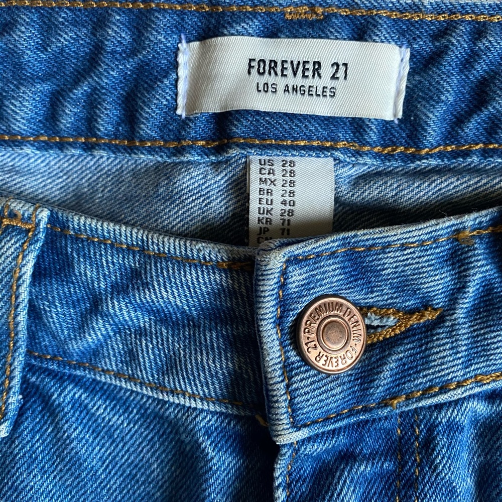 BRAND NEW FOREVER 21 MOM JEANS WORE ONCE